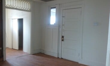 Building Photo - 603 Washington St