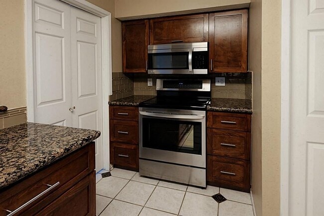 Stove/Oven Combo - 1140 FM 2094 Rd