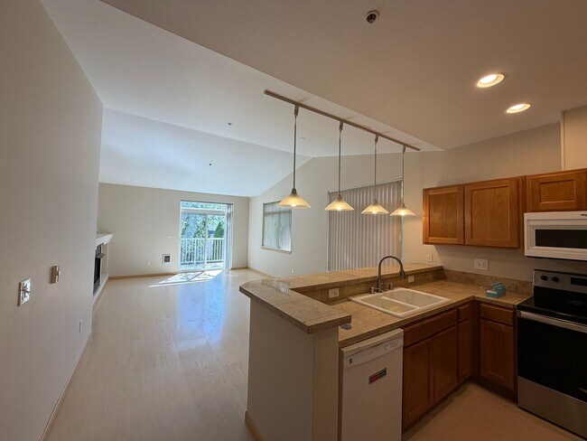 Foto del edificio - Spacious Mukilteo Nantucket Home Backing to a Peaceful Greenbelt