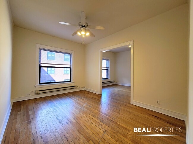 Building Photo - 815 W Waveland Ave