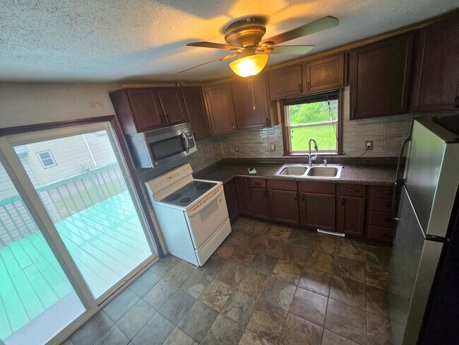 Foto del edificio - 1022 Spring Lake Rd