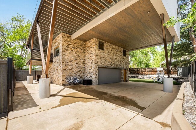Building Photo - One of Kind 5 Bedroom and 4.5 Bath Home - Old North Boulder