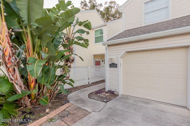 Building Photo - 1518 Spindrift Cir W