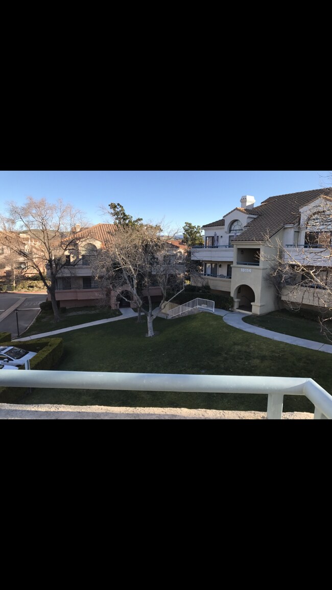 Foto del edificio - 18205 Flynn Dr