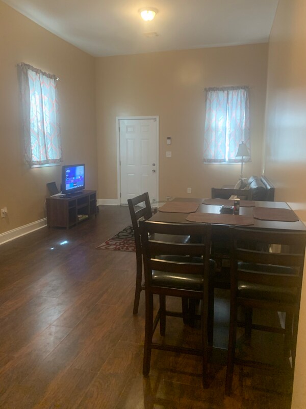 Foto del edificio - 2109 Elysian Fields Ave