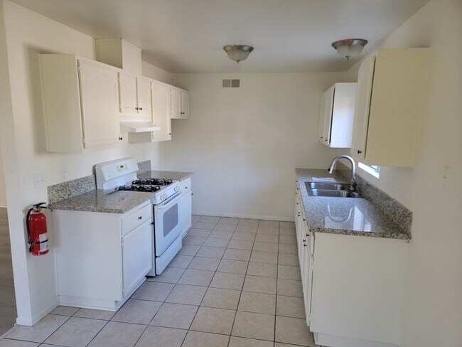 Foto del edificio - 2042 E 19th St