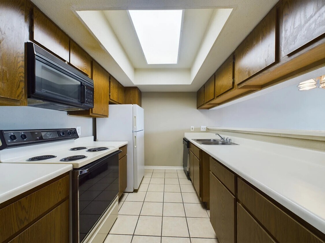 Foto principal - 2824 S Bartell Dr