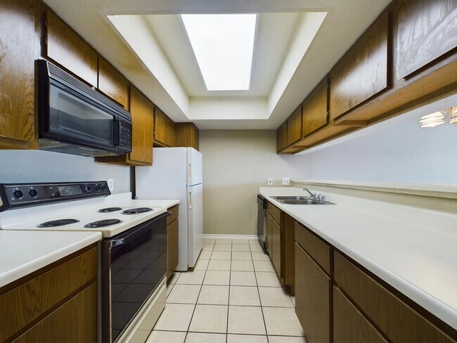 Foto del edificio - 2824 S Bartell Dr