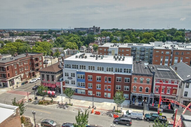 Foto del edificio - 2630 Short Vine Street Apartments