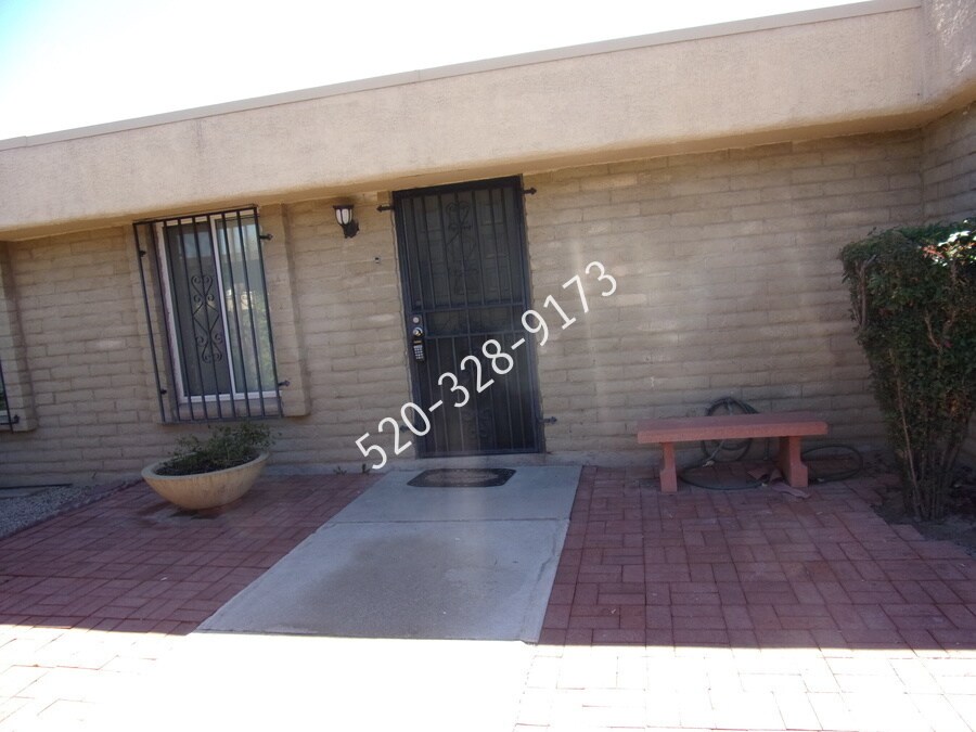 Primary Photo - 2 Beds / 1 Bath - OWNER / AGENT