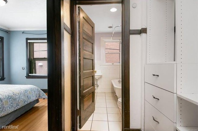Foto del edificio - 1 br, 1 bath Condo - 1137 N Sherman St Apt 11