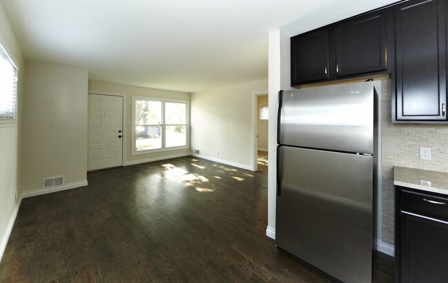 Foto del edificio - 30448 Palmer Blvd