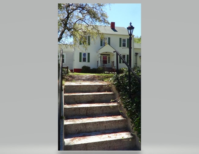 Building Photo - 907 W Rowan St