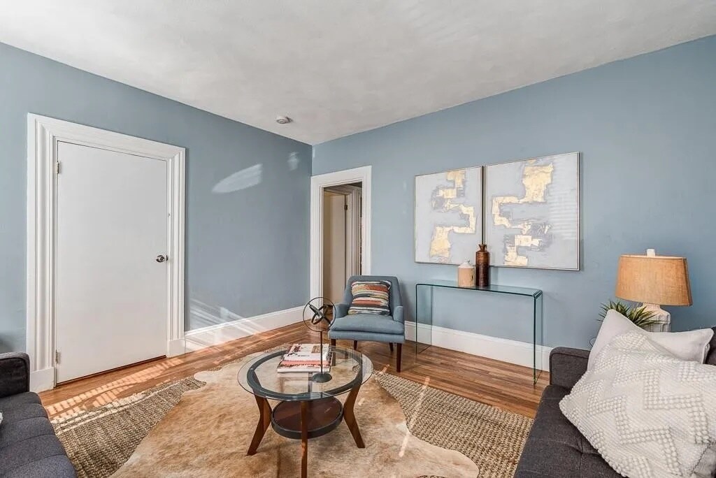 Living room - 130 Sutton St