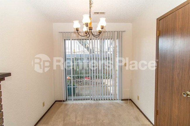 Foto del edificio - 10803 E 15th St