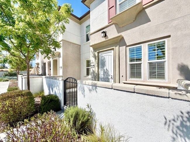Foto del edificio - 3 Bedroom 2.5 Bathroom Menifee Condo for LEASE with Solar INCLUDED!