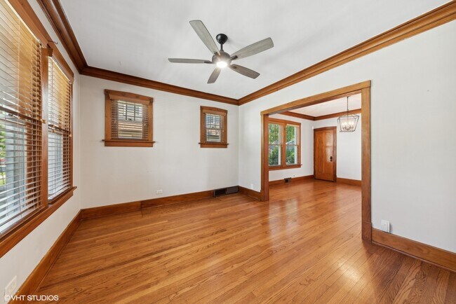 Foto del edificio - 321 W Hawthorne St