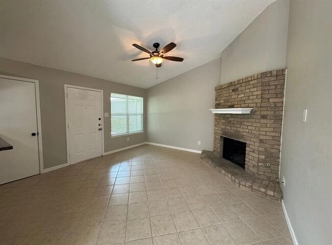 Building Photo - 215 Greenlawn Blvd