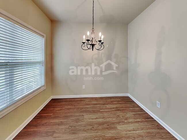 Foto del edificio - 148 Crescent Woode Dr