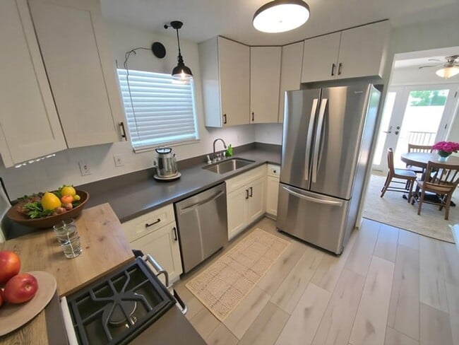 Building Photo - 126 N Palmway