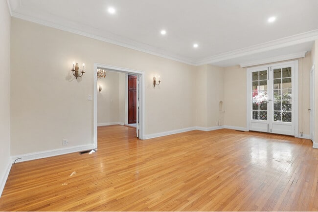 Photo - 420 S Beverwil Dr Townhome