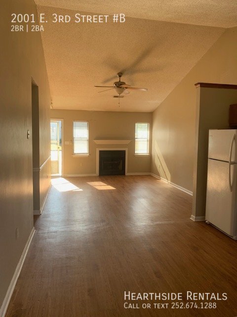 Foto del edificio - *COMING SOON* 2 Bed/2 Bath Duplex on E 3rd...