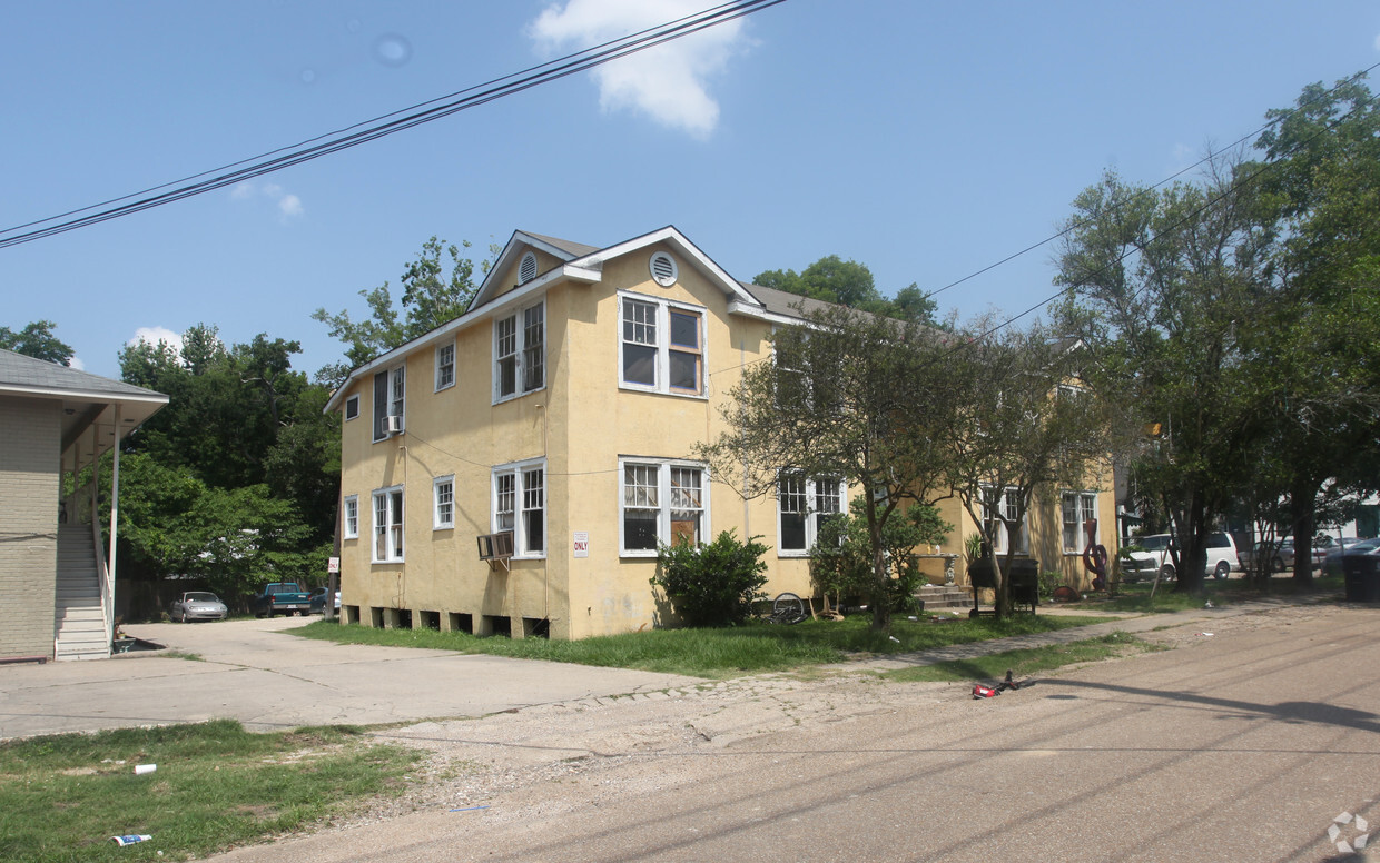 Primary Photo - Walk to LSU. Louisiana Terrace (37 units)