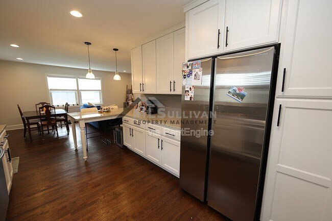 Building Photo - 411 N Maple St