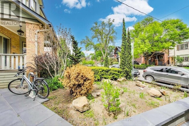 Building Photo - 846 Carlaw Ave