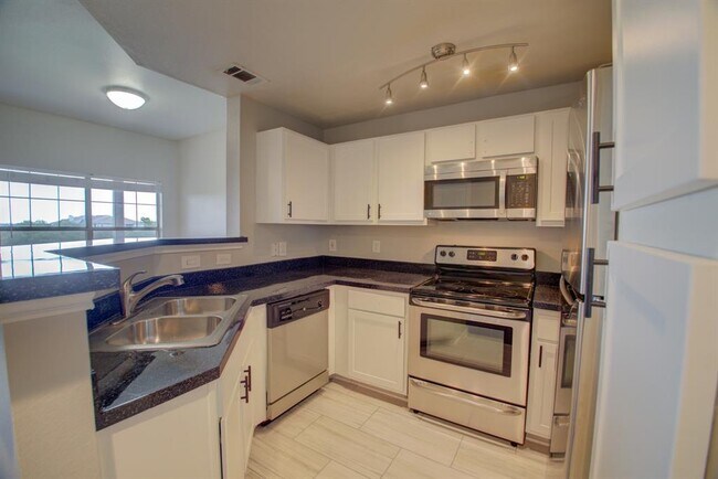 Building Photo - 2320 Gracy Farms Ln