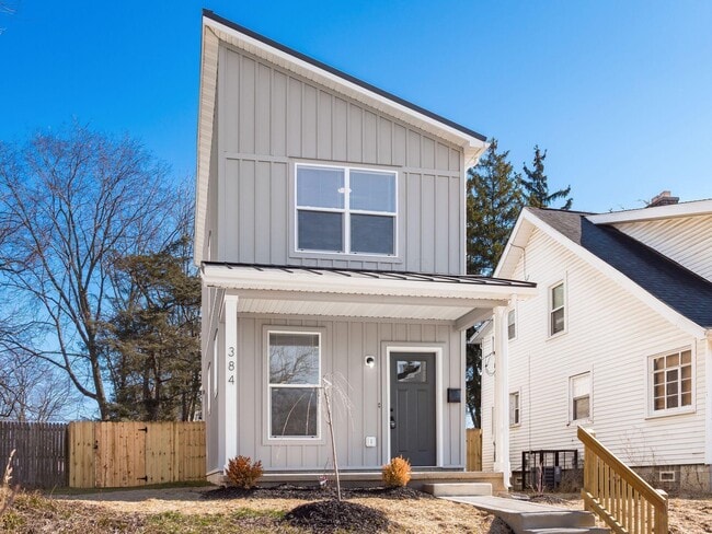 Building Photo - 384 Whitethorne Ave