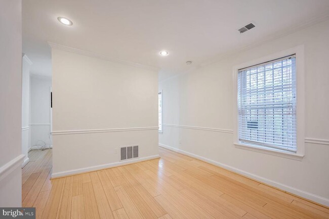 Building Photo - 909 O St NW