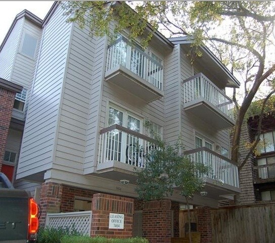 Building Photo - Fair Oaks Carriage Home