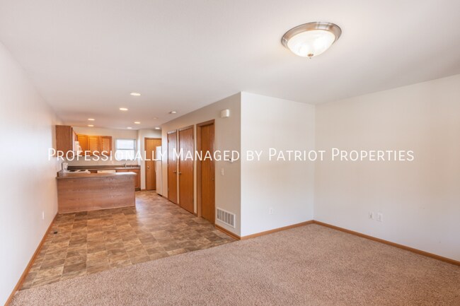 Building Photo - 827 Hawkeye Dr