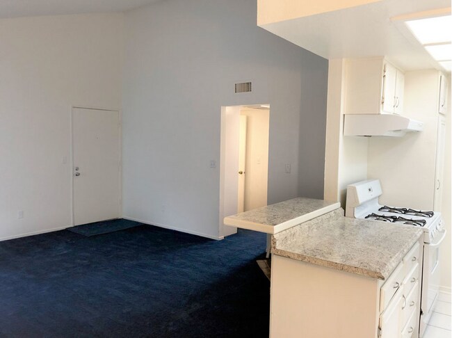 Building Photo - 9038 Orion Ave