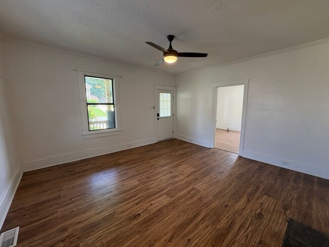 Building Photo - Charming 2 Bedroom Home Minutes from Uptown