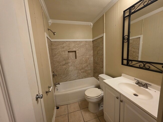 Building Photo - 2135 Richmond St