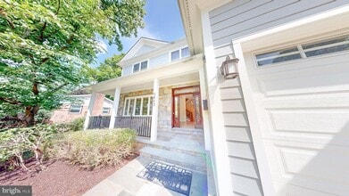 Building Photo - 6403 Earlham Dr