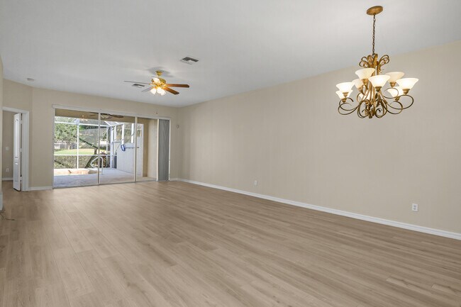 Building Photo - 2056 Crestview Way