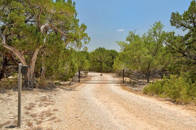 Foto del edificio - 14425 Evergreen Cove