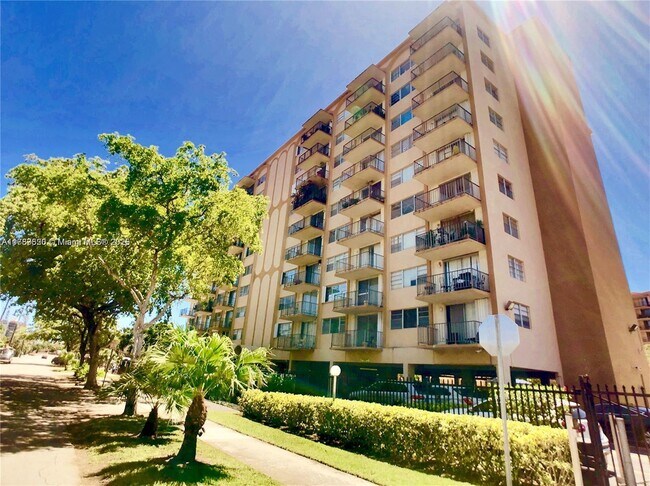 Foto del edificio - 1470 NE 125th Terrace