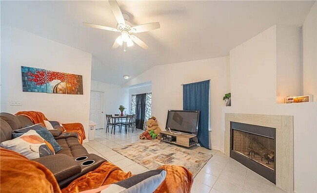 Foto del edificio - 4103 Sunrise Crest Dr