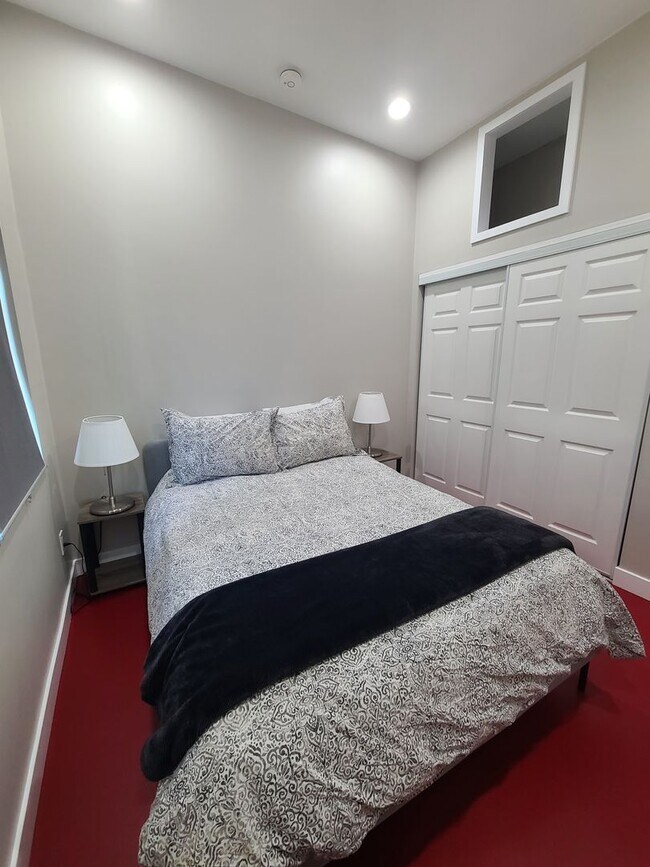 Building Photo - 2 bed 1 bath "fully furnished" monthly ADU rental.