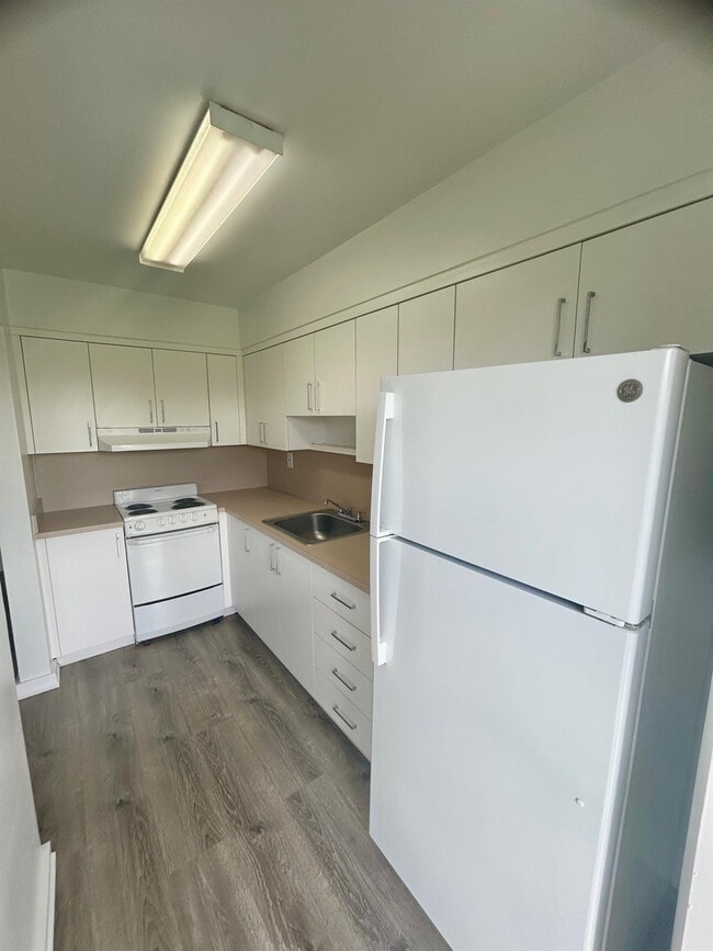 Foto del edificio - 7624 Pembroke Rd