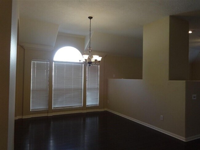 Building Photo - 3807 Kimberly Dr