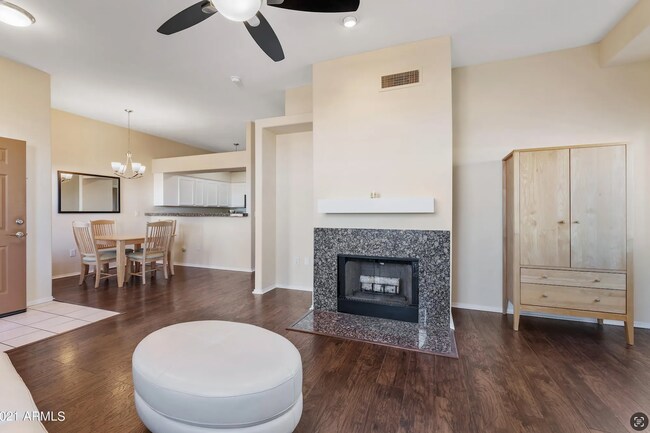 Foto del edificio - 16354 E Palisades Blvd
