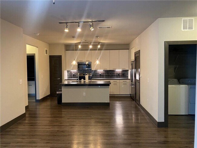Foto del edificio - 2910 E 17th St