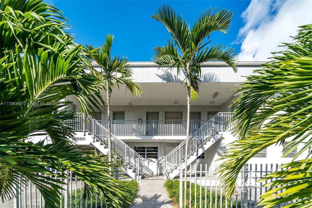 Foto principal - 13880 NE 20th Pl