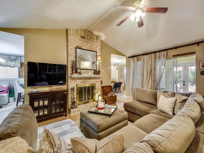 Building Photo - 9014 Texas Oaks Dr
