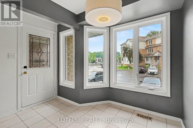 Photo du bâtiment - 1663 Locksley Ln